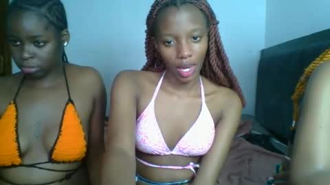 Snapshot of heilybunny chatting on May 18, 7:31 pm heilybunny online show from May 18, 7:31 pm
