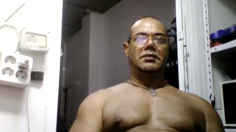 Snapshot of heistt chatting on August 4, 10:12 pm Heist Stein online show from August 4, 10:12 pm