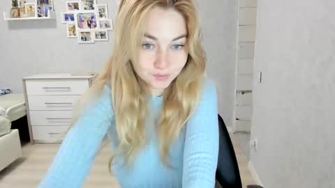 Snapshot of helen_angel_girl chatting on May 11, 5:35 am Helen sven online show from May 11, 5:35 am