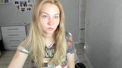 Snapshot of helen_angel_girl chatting on May 27, 9:06 am Helen sven online show from May 27, 9:06 am