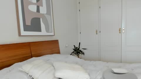 helena_hills online show from October 17, 10:51 am