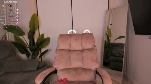 Helen online show from December 21, 3:08 pm