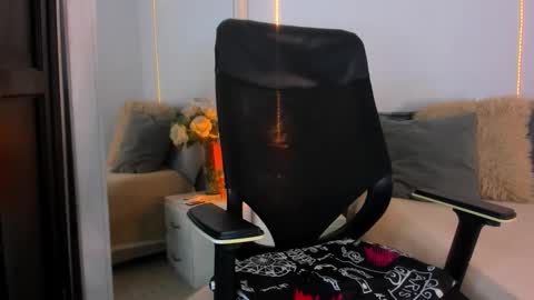 Helena Santos  online show from November 4, 11:31 am