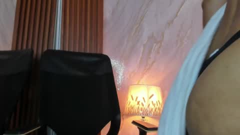 Helena Santos  online show from April 22, 4:30 pm