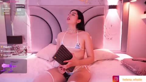 Snapshot of helena_whaite chatting on June 4, 7:09 pm helena_whaite online show from June 4, 7:09 pm