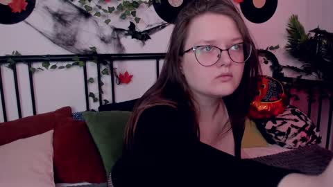 Snapshot of helendanvers chatting on November 4, 9:52 am helendanvers online show from November 4, 9:52 am