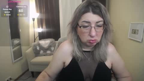 helenenigma online show from November 20, 7:46 pm