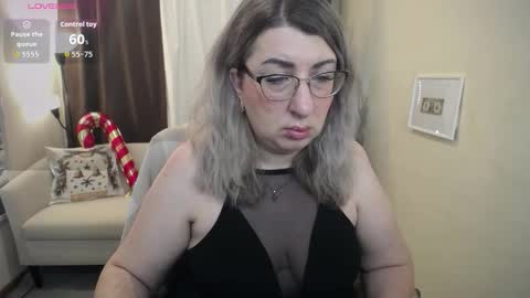 helenenigma online show from November 24, 7:35 pm