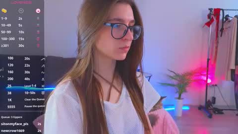 Snapshot of helenmann_ chatting on March 12, 9:55 am   online show from March 12, 9:55 am