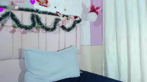 helenn online show from December 14, 4:51 am