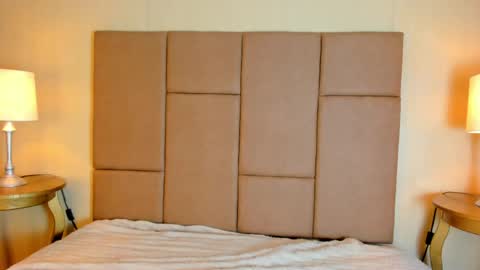 Helen or Hells online show from April 21, 12:00 pm