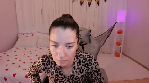 Snapshot of helentasty_ chatting on October 30, 3:41 am Helen online show from October 30, 3:41 am