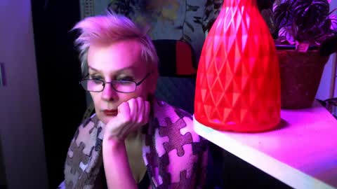 Helga online show from April 4, 7:00 pm