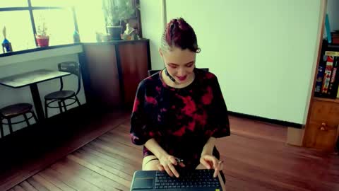 Snapshot of heliconiavannucci chatting on October 12, 5:56 pm Heliconia online show from October 12, 5:56 pm