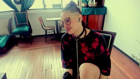 Snapshot of heliconiavannucci chatting on October 22, 3:23 pm Heliconia online show from October 22, 3:23 pm