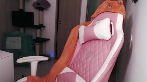 Snapshot of hell_666_xxx chatting on January 14, 2:08 am cher online show from January 14, 2:08 am