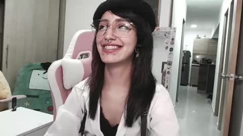 Snapshot of hell_666_xxx chatting on January 16, 2:41 am cher online show from January 16, 2:41 am