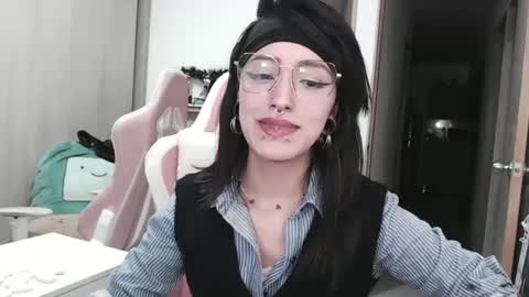 Snapshot of hell_666_xxx chatting on January 17, 12:42 am cher online show from January 17, 12:42 am