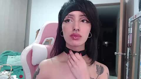 Snapshot of hell_666_xxx chatting on January 19, 1:21 am cher online show from January 19, 1:21 am