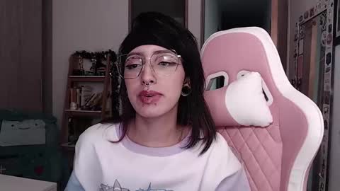 Snapshot of hell_666_xxx chatting on January 19, 4:22 am cher online show from January 19, 4:22 am