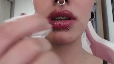 Snapshot of hell_666_xxx chatting on January 19, 10:17 pm cher online show from January 19, 10:17 pm