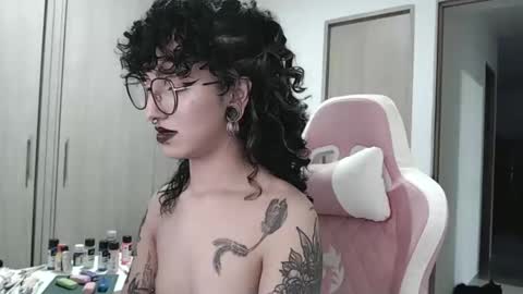 Snapshot of hell_666_xxx chatting on February 8, 11:02 pm cher online show from February 8, 11:02 pm