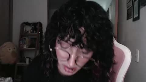 Snapshot of hell_666_xxx chatting on February 16, 1:25 am cher online show from February 16, 1:25 am