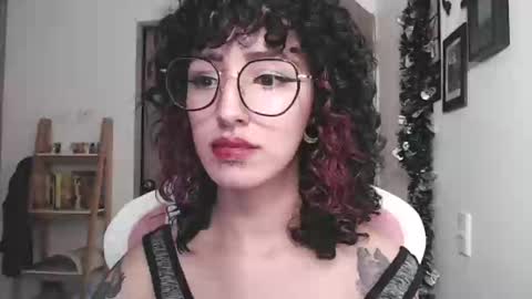 Snapshot of hell_666_xxx chatting on February 27, 2:21 am cher online show from February 27, 2:21 am