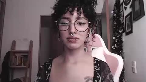 Snapshot of hell_666_xxx chatting on February 28, 1:37 am cher online show from February 28, 1:37 am