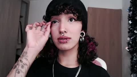 Snapshot of hell_666_xxx chatting on March 4, 12:18 am cher online show from March 4, 12:18 am