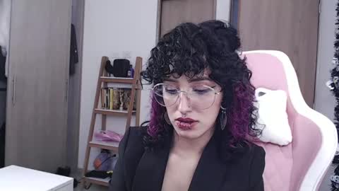 Snapshot of hell_666_xxx chatting on March 7, 10:32 pm cher online show from March 7, 10:32 pm