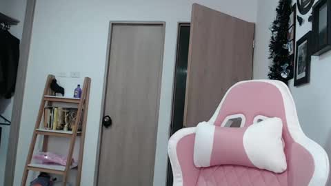 Snapshot of hell_666_xxx chatting on March 11, 12:22 am cher online show from March 11, 12:22 am