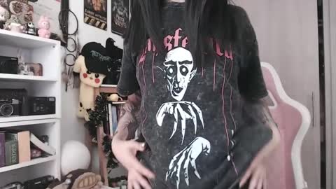 Snapshot of hell_666_xxx chatting on October 5, 12:42 am cher online show from October 5, 12:42 am