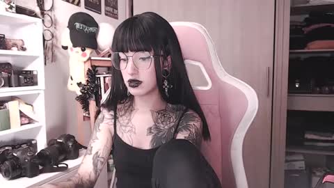 Snapshot of hell_666_xxx chatting on October 11, 7:12 pm cher online show from October 11, 7:12 pm