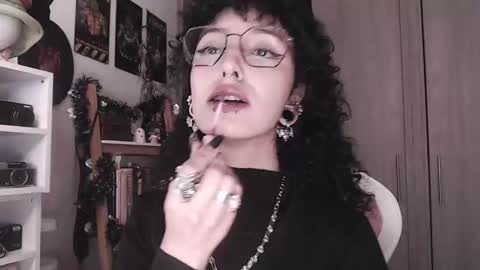 Snapshot of hell_666_xxx chatting on October 15, 1:50 am cher online show from October 15, 1:50 am