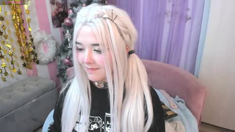 Laura online show from December 4, 4:21 am