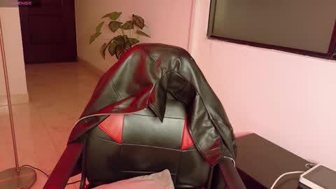 Snapshot of hell_girll_ chatting on October 31, 4:02 am Hell Girl online show from October 31, 4:02 am