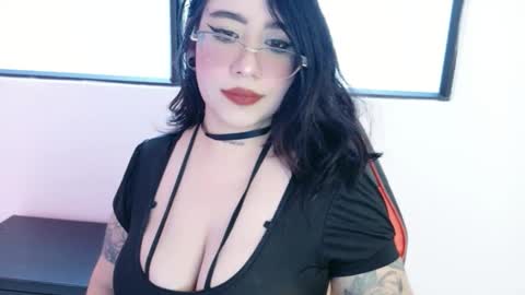 Snapshot of hell_girll_ chatting on November 30, 9:19 pm Hell Girl online show from November 30, 9:19 pm