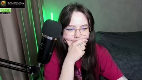 Red online show from March 3, 9:59 pm