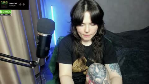 Red online show from November 26, 6:42 pm