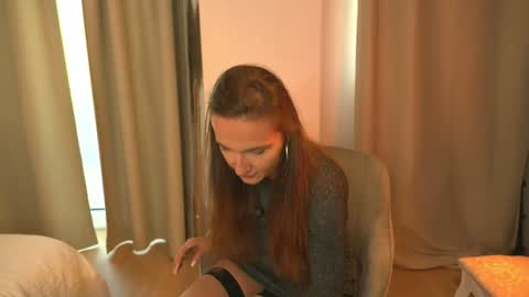 Lorette Lory online show from October 19, 1:23 pm