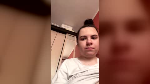 HellaReousx online show from March 3, 7:25 am