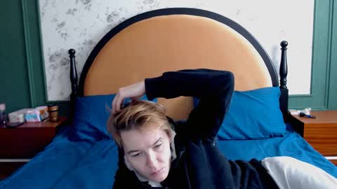 Snapshot of helldollz chatting on October 13, 7:41 am HellDollz  online show from October 13, 7:41 am
