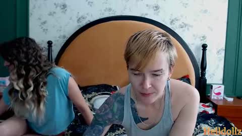 Snapshot of helldollz chatting on October 22, 8:47 am HellDollz  online show from October 22, 8:47 am