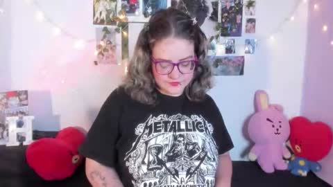 Snapshot of hellen21rose chatting on December 14, 5:13 am hellen online show from December 14, 5:13 am