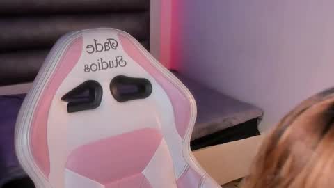 hellen__smith_ online show from March 26, 8:36 pm