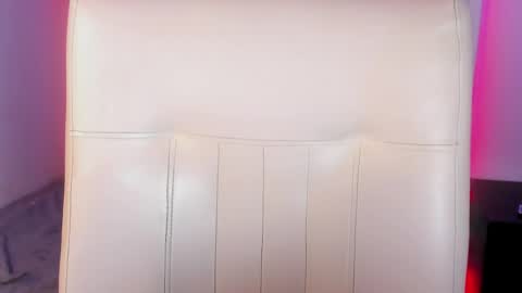 hellen__smith_ online show from April 18, 2:37 am