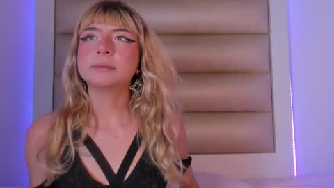 hellen__smith_ online show from April 22, 8:54 pm