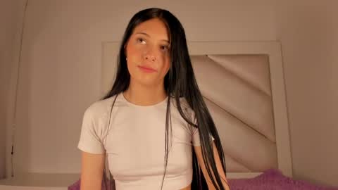 hellen__smith_ online show from June 6, 3:06 pm