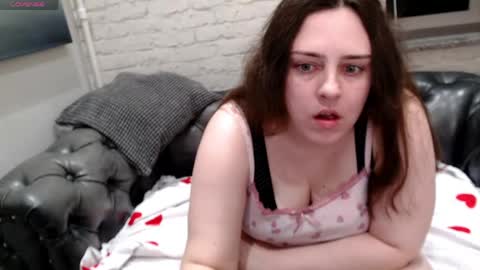 Snapshot of hellen_miller__ chatting on May 4, 5:53 pm Hellen online show from May 4, 5:53 pm